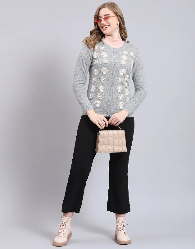 Plus-Size Pullover Chunky SweatersWomen Grey Solid Round Neck Full Sleeve Cardigan