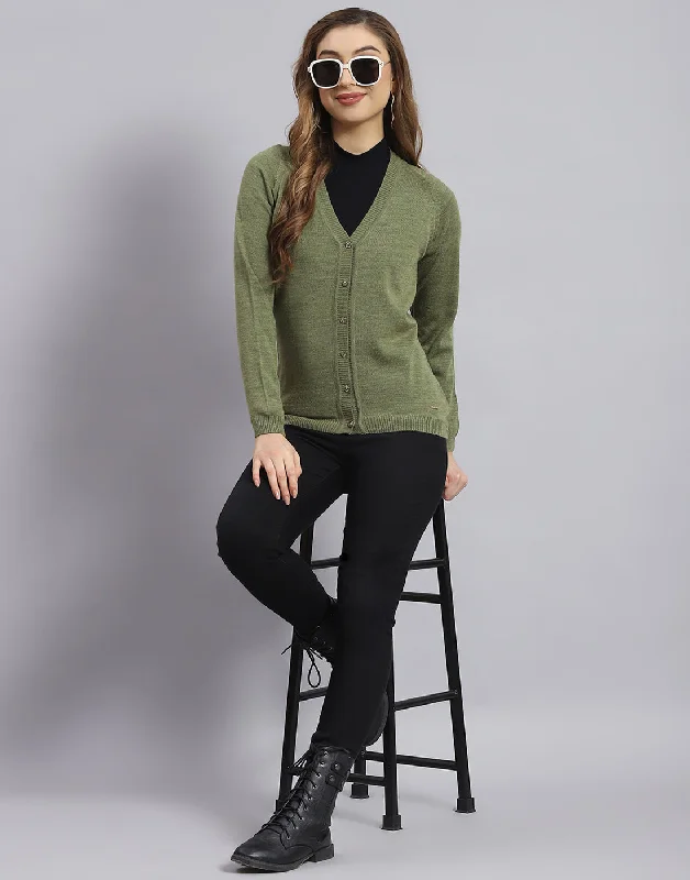 Custom Flannel-Lined SweatersWomen Olive Solid V Neck Full Sleeve Sweater