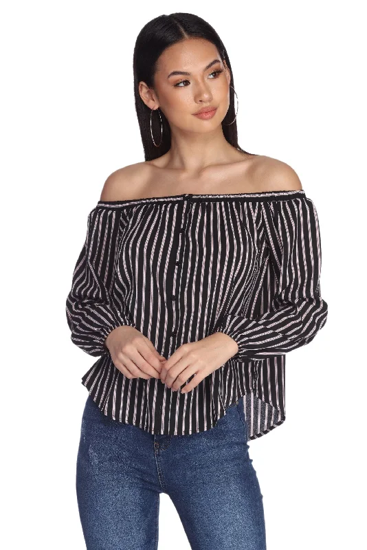 women's tops for those who want to stay warm and stylish during colder weatherStriped And Hyped Cropped Top