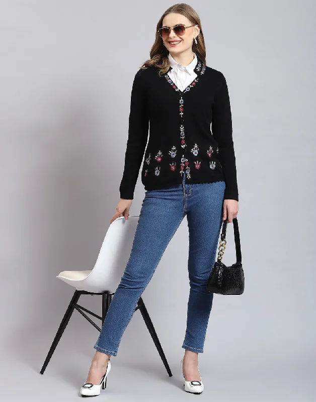 Patterned SweatersWomen Black Embroidered V Neck Full Sleeve Cardigan